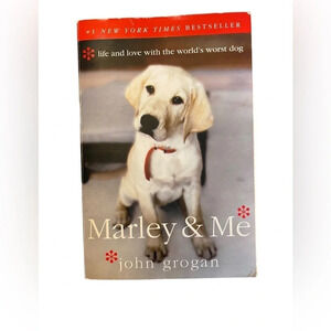 Marley & Me Paper Back Novel by john Grogan . Non fiction Novel / Memoir